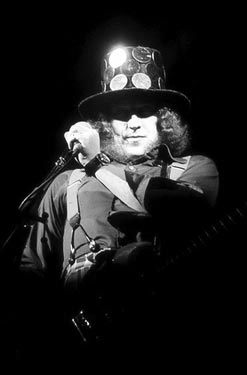 slades Noddy Holder 1972 mirrored top hat